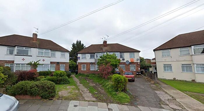 3 Bedroom Flat To Rent In Stainton Road, Enfield, EN3