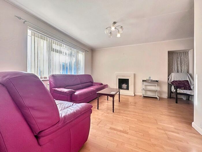 3 Bedroom Semi-Detached House To Rent In Harefield Road, Uxbridge, Greater London, UB8