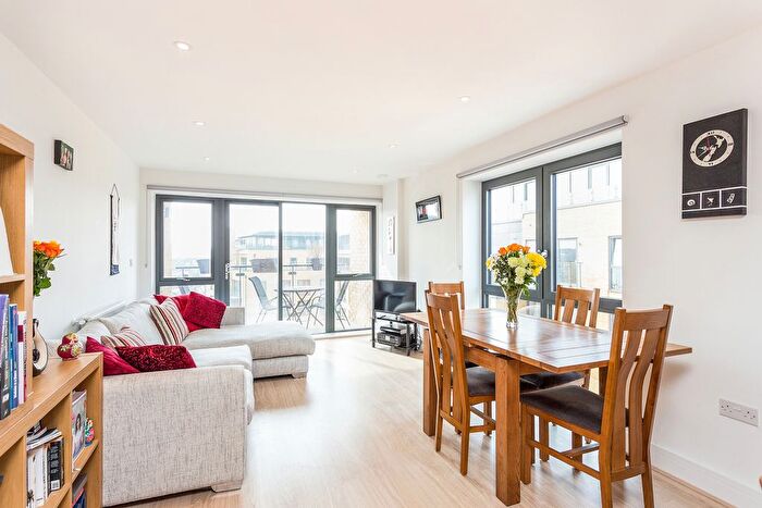 2 Bedroom Flat To Rent In Knightley Walk, Wandsworth, SW18