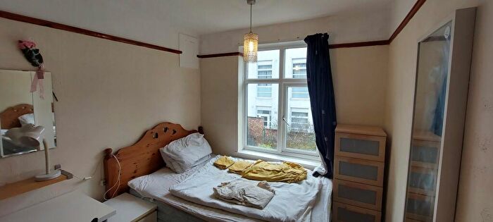 3 Bedroom Terraced House For Sale In Havelock Road, Luton, LU2