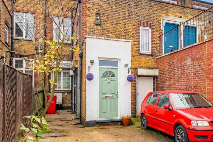 4 Bedroom Flat To Rent In Station Road, North Harrow, Harrow, HA2