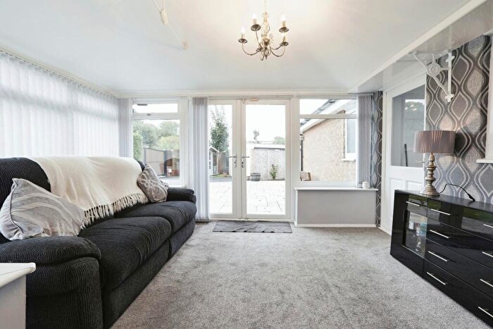 3 Bedroom Bungalow For Sale In Trueman Court, Bradford, BD12