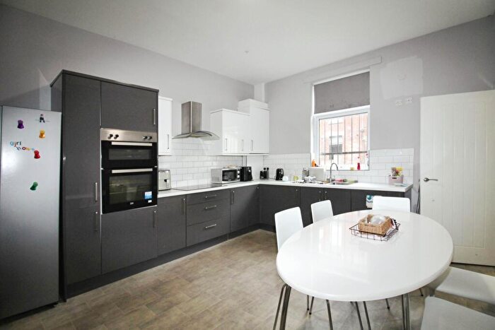 5 Bedroom Terraced House To Rent In Delph Mount, Woodhouse, Leeds, LS6