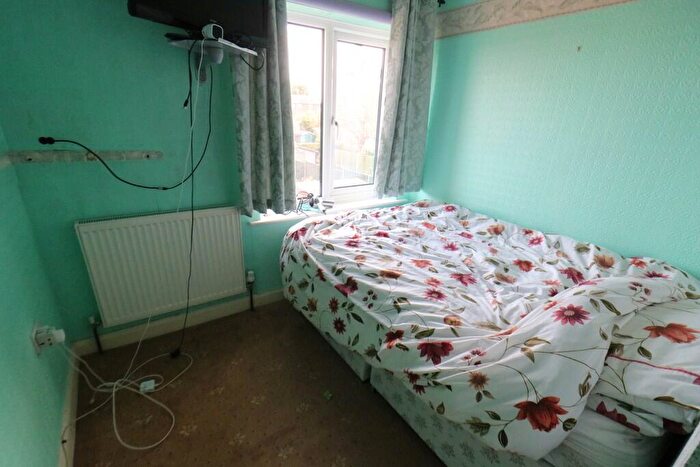 3 Bedroom End Of Terrace House For Sale In Greno View Road, High Green, Sheffield, S35