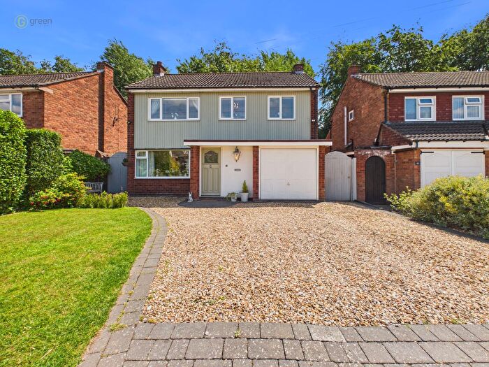 3 Bedroom Detached House For Sale In Grosvenor Close, Sutton Coldfield, B75