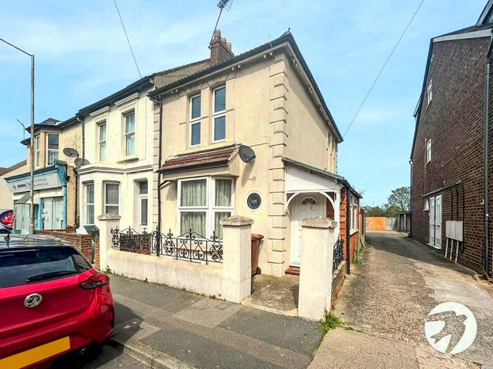 3 Bedroom End Of Terrace House To Rent In Canterbury Street, Gillingham, Kent, ME7