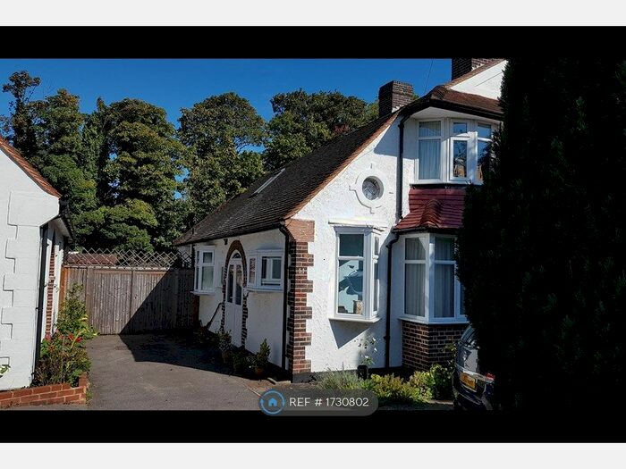 4 Bedroom Semi-Detached House To Rent In Links Way, Beckenham, BR3