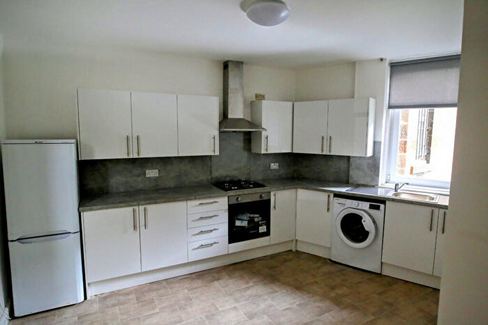 2 Bedroom Flat To Rent In Dixon Avenue, Govanhill, G42