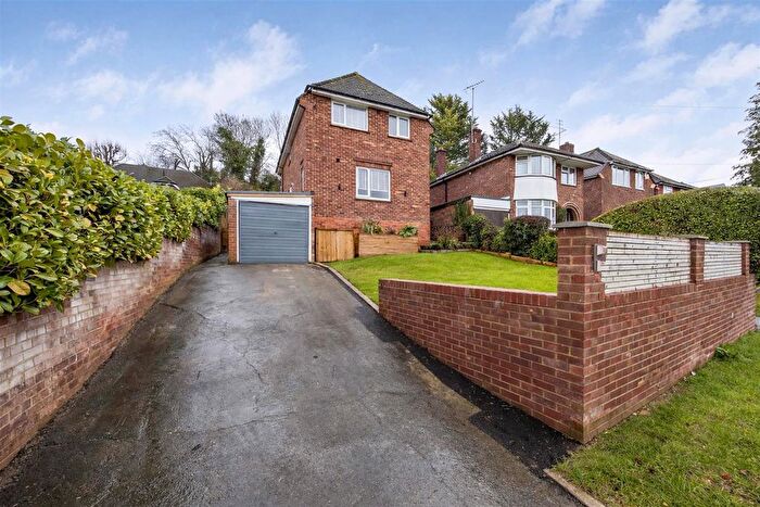 3 Bedroom Detached House For Sale In Hemdean Road, Caversham, RG4