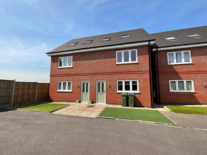 3 Bedroom Semi-Detached House To Rent In Salisbury Avenue, Croft, LE9