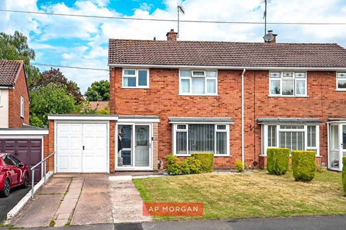 3 Bedroom Semi-Detached House For Sale In Fordhouse Road, Bromsgrove, Worcestershire, B60