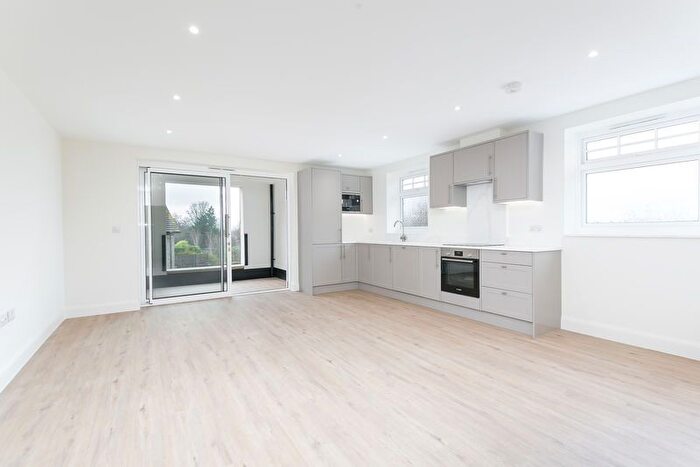 2 Bedroom Flat For Sale In Brompton House, Brambledown Road, Sanderstead, CR2