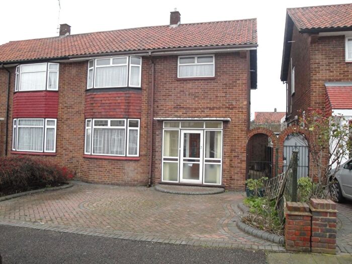 Semi Detached House To Rent In Abercorn Gardens, Chadwell Heath, RM6