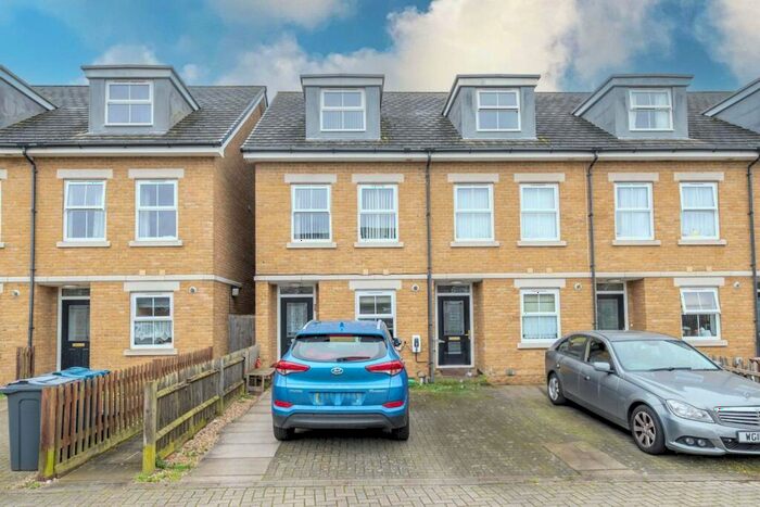 4 Bedroom Semi-Detached House For Sale In Clay Lane, Harrow, HA3