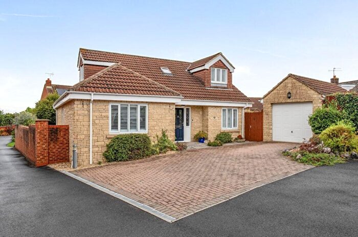 3 Bedroom Chalet For Sale In Kings Orchard, Warminster, BA12