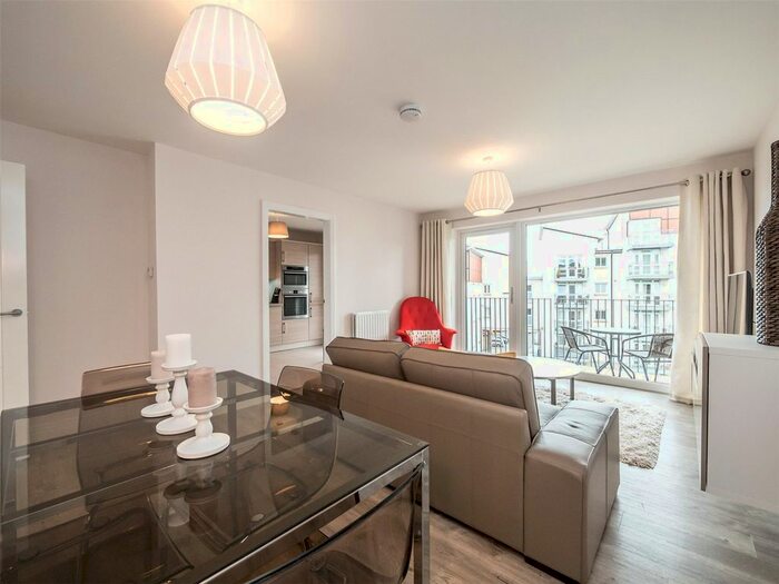 2 Bedroom Flat To Rent In Brunswick Road, Edinburgh, EH7