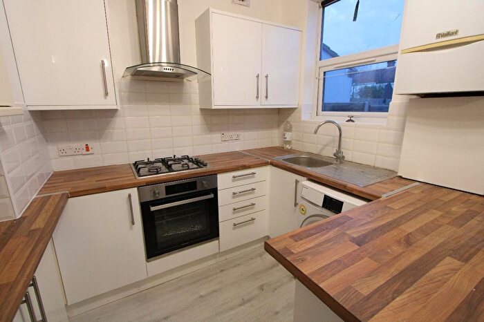 4 Bedroom Detached House To Rent In Stanley Avenue, New Malden, KT3