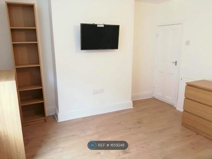 2 Bedroom Flat To Rent In Thesiger Street, Lincoln, LN5