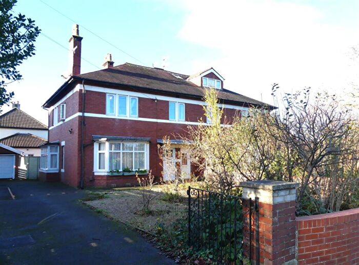 2 Bedroom Apartment To Rent In Grange Avenue, Ilkley, LS29