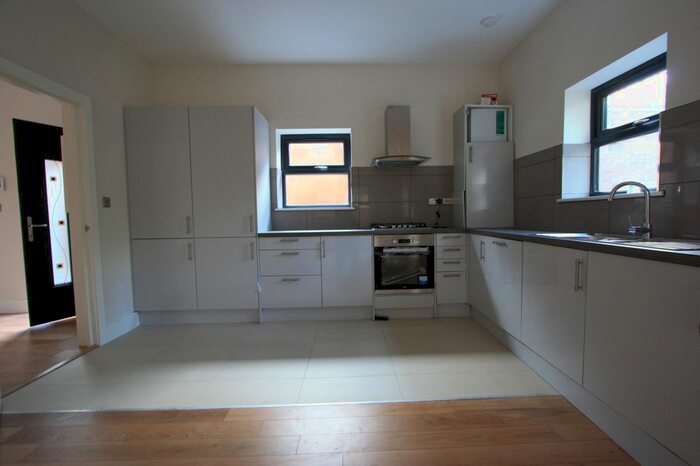 1 Bedroom Flat To Rent In London Road, Morden, SM4