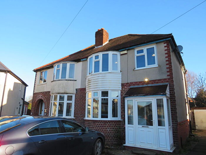 3 Bedroom Semi-Detached House To Rent In Swan Crescent, Oldbury, B69