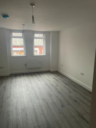 1 Bedroom Flat To Rent In Yorkshire Street, Oldham, OL1