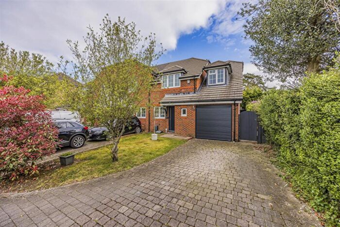 3 Bedroom House For Sale In Trafalgar Rise, Clanfield, Waterlooville, PO8