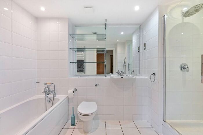 1 Bedroom Flat For Sale In Point Wharf Lane, Brentford, TW8