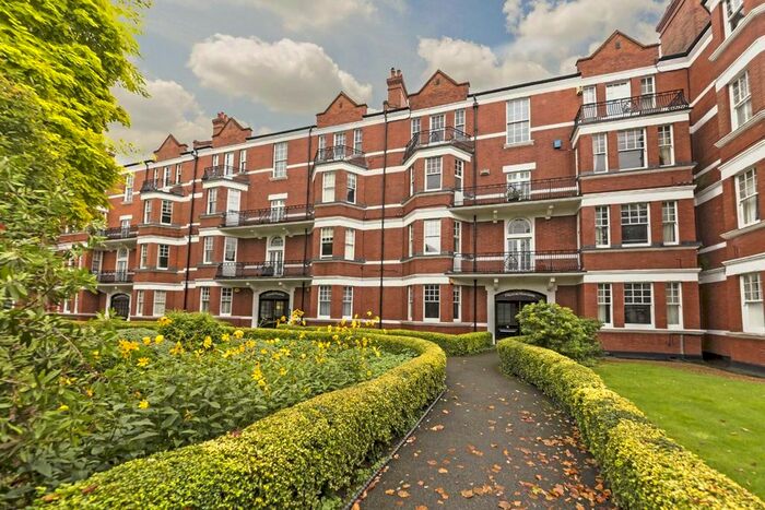 3 Bedroom Flat To Rent In Chiswick High Road, London, W4