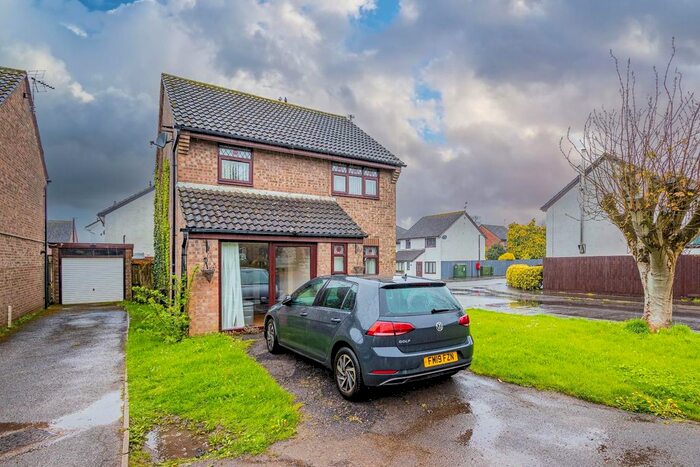 3 Bedroom Detached House To Rent In Cosmeston Drive, Penarth, CF64