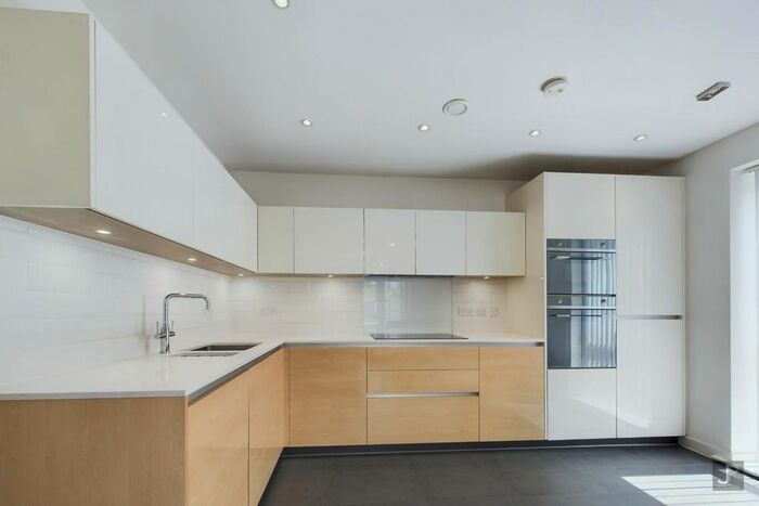 2 Bedroom Flat To Rent In Safflower Lane, Romford, RM3