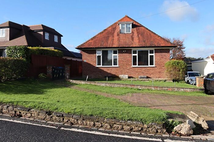 4 Bedroom Bungalow To Rent In Woodplace Lane, Coulsdon, CR5