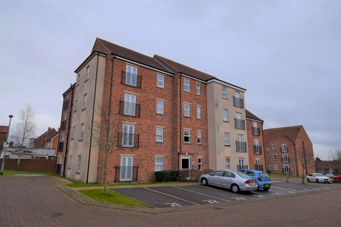 2 Bedroom Flat To Rent In Cloisters Mews, Bridlington, East Riding Of Yorkshire, YO16