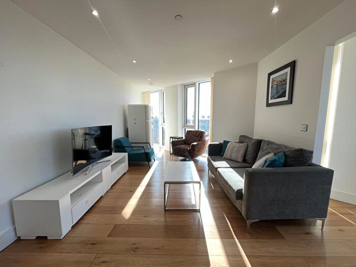 2 Bedroom Flat To Rent In Sky View Tower, High Street, Stratford, Newham, London, E15