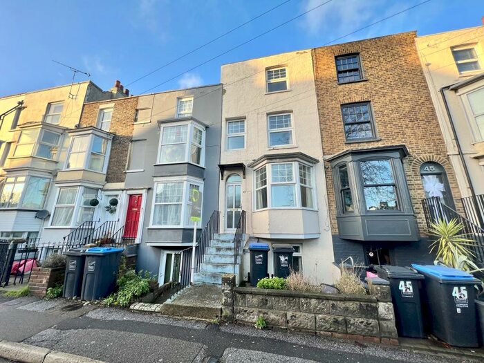 3 Bedroom Town House To Rent In West Cliff Road, Ramsgate, CT11