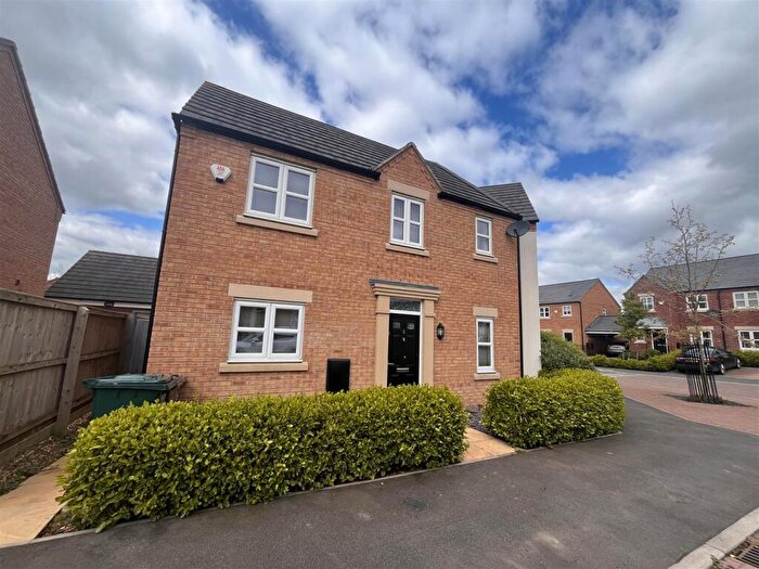 3 Bedroom Semi-Detached House For Sale In Redbrick Gardens, Swadlincote, DE11