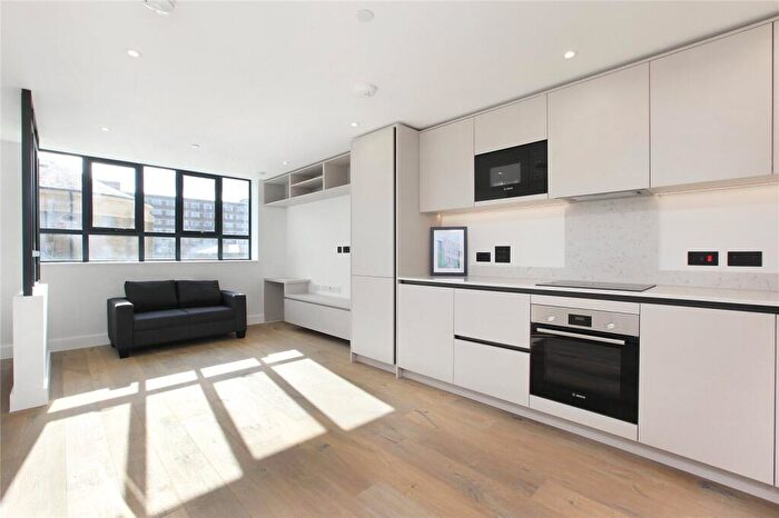 Flat To Rent In Balham High Road, Balham, SW12