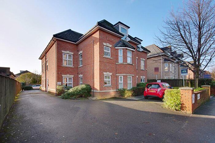1 Bedroom Apartment To Rent In Richmond Park Lodge, - Richmond Park Road, Bournemouth, BH8