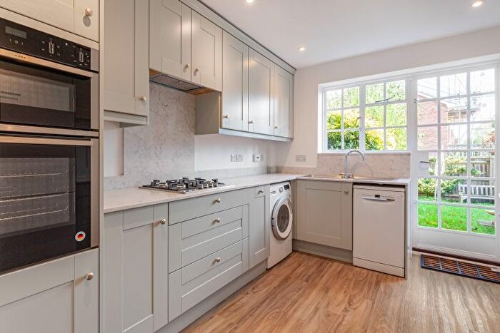 3 Bedroom Town House To Rent In Cunliffe Close, Oxford, OX2