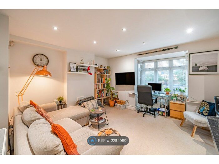 1 Bedroom Maisonette To Rent In Faircot, Stanmore, HA7