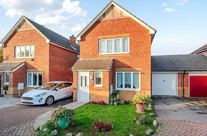 3 Bedroom Link Detached House For Sale In Megson Drive, Lee-On-The-Solent, Hampshire, PO13