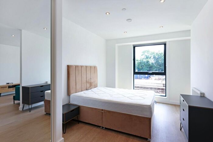 Flat To Rent In Sutton Court Road, Sutton., SM1