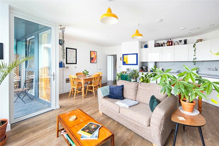 1 Bedroom Flat For Sale In Outfall Building, Bundocks Walk, Bow, London, E3
