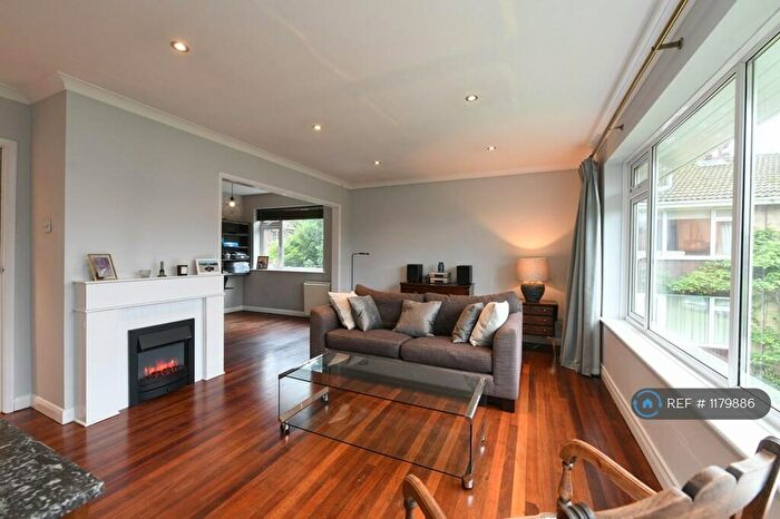 2 Bedroom Flat To Rent In Heather Way, Hindhead, GU26