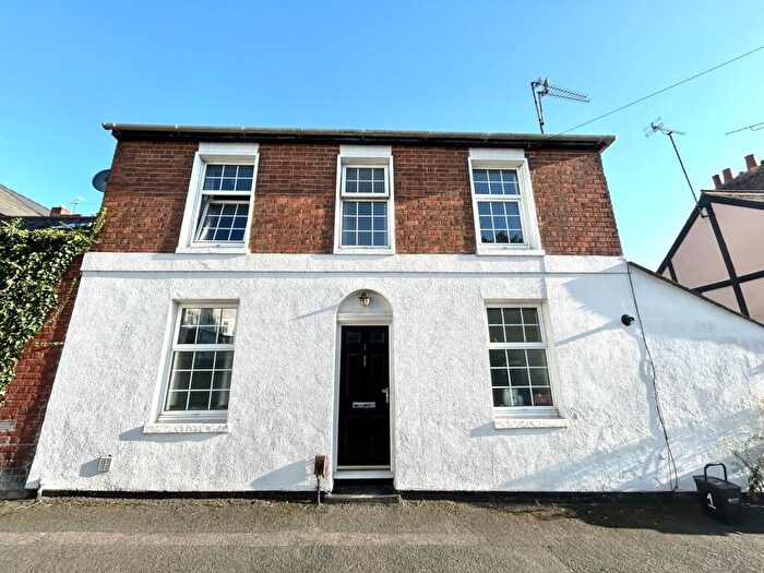 3 Bedroom Semi-Detached House To Rent In The Grove, Reading, Berkshire, RG1