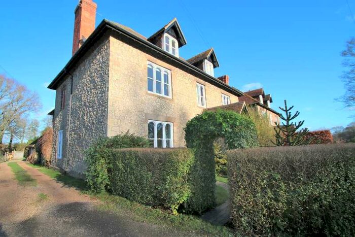 2 Bedroom Flat For Sale In The Grove, Pluckley, TN27