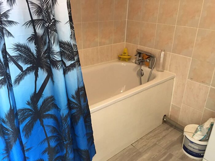 2 Bedroom Flat To Rent In High Road, Ilford, IG1