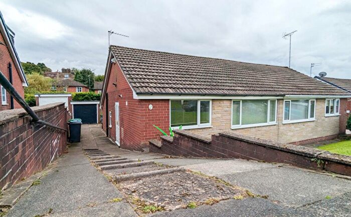 2 Bedroom Bungalow To Rent In Bracken Close, Oldham, OL4