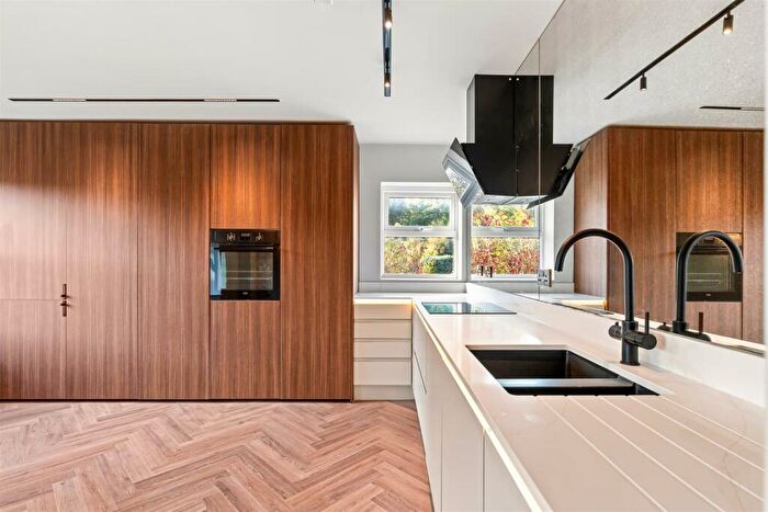 2 Bedroom Apartment For Sale In The Grove, Ilkley, LS29