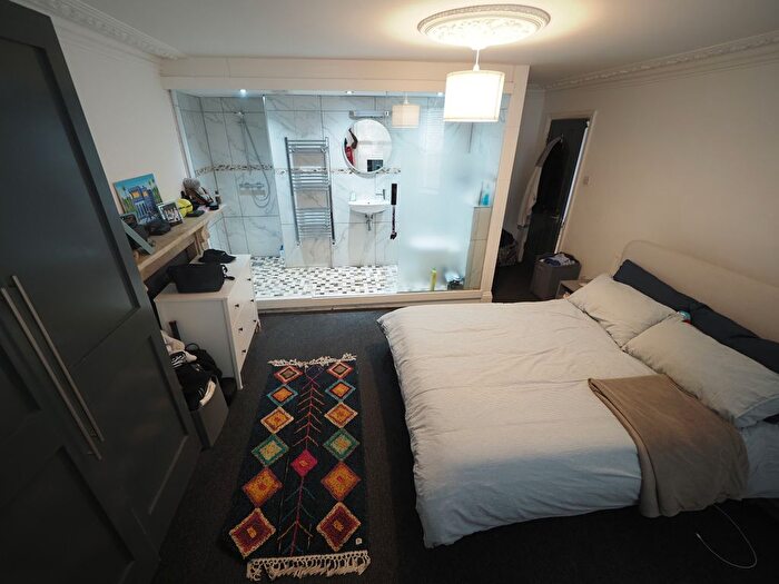 2 Bedroom Flat To Rent In Acre Lane, London, SW2